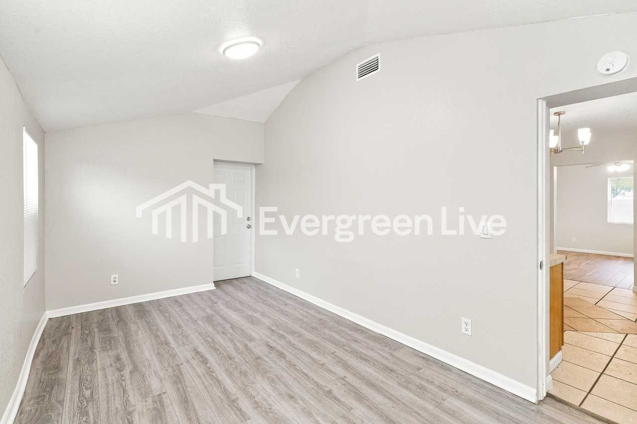 2850 Hickory Rd - Photo 7 of 15