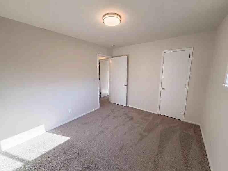 1181 Laurie Road West - Photo 6 of 9