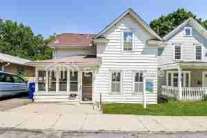 featured image of 303 Curtice St E
