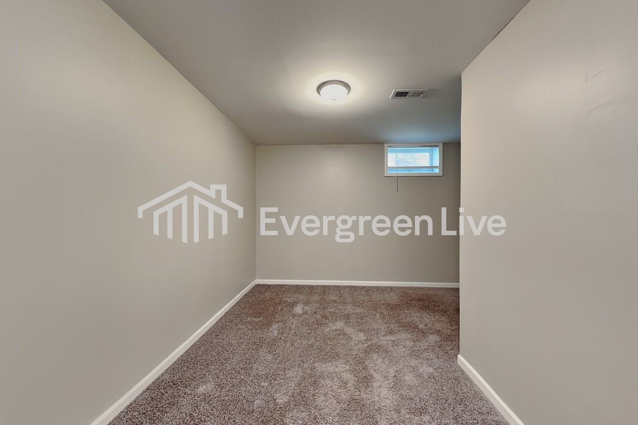 11811 65th Pl N - Photo 5 of 21