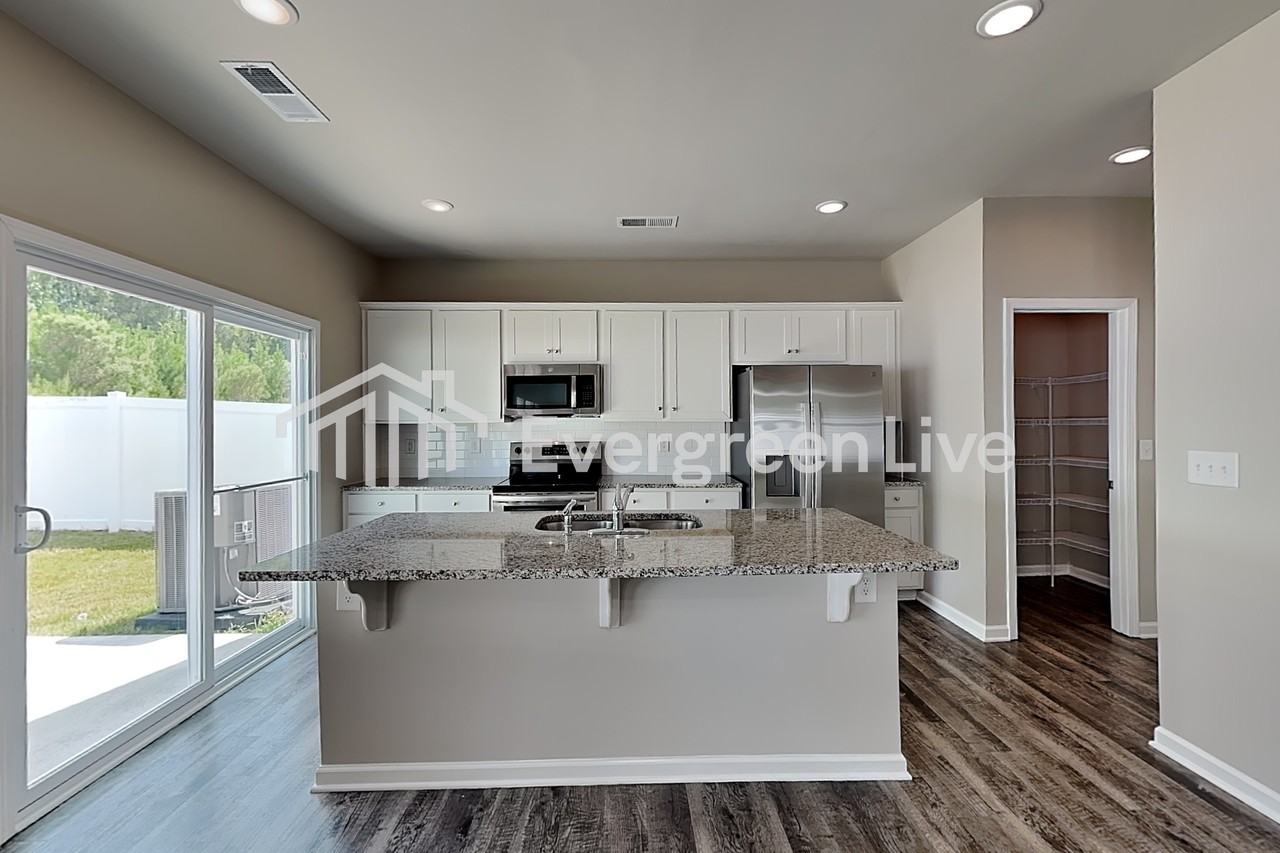 5721 Camp Ct Sw - Photo 3 of 15