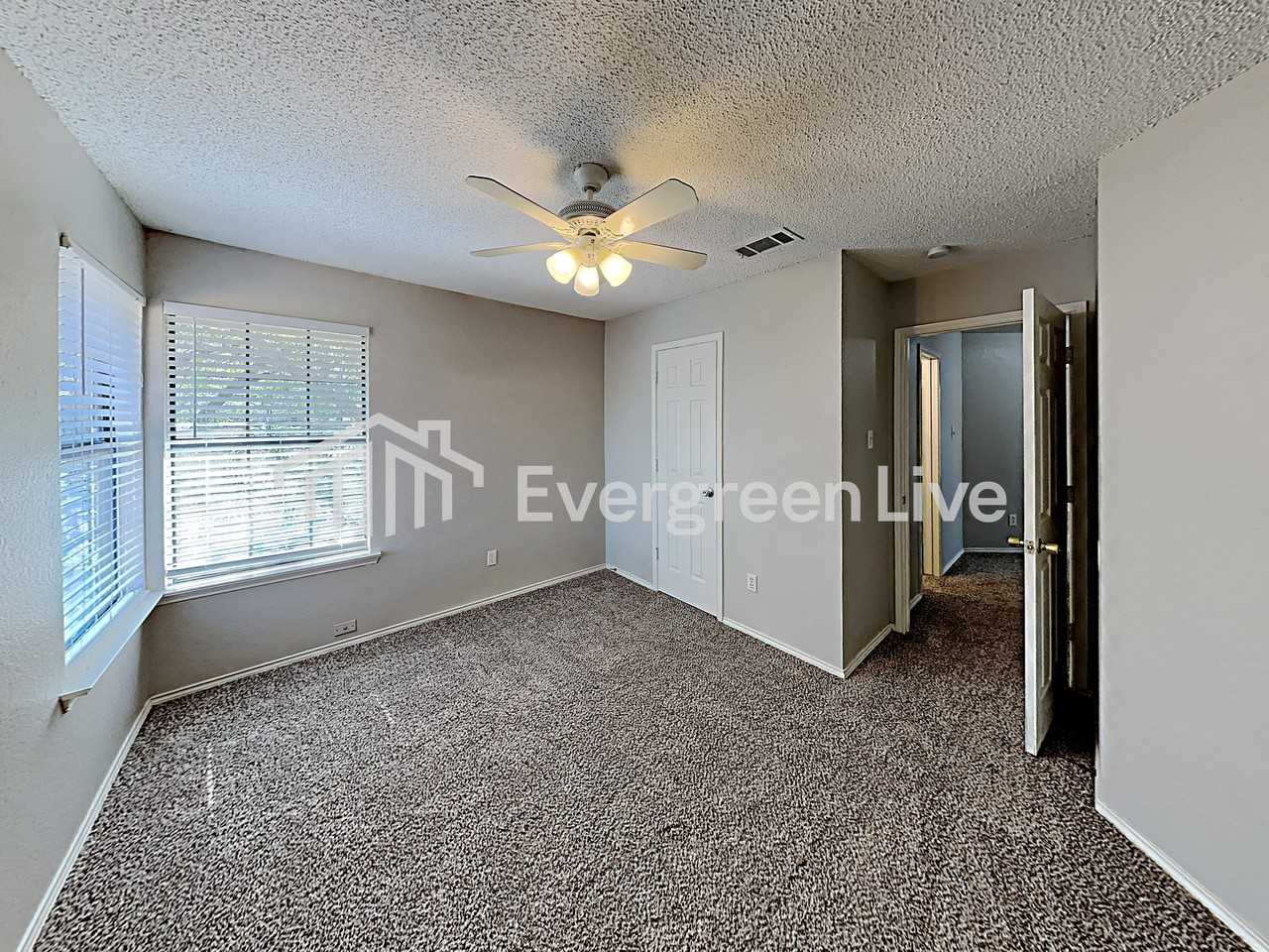 104 Ne Timber Ridge Dr - Photo 7 of 17