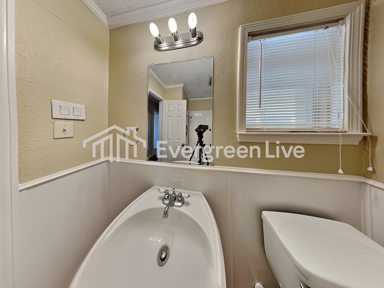 13605 Janwood Ln - Photo 3 of 18