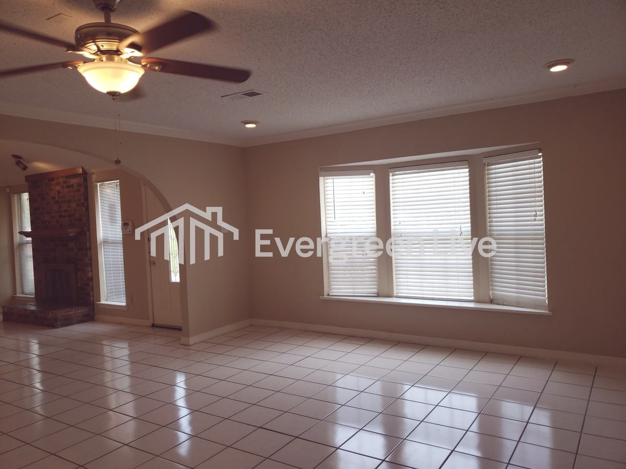 2217 Rockwood Dr - Photo 2 of 35