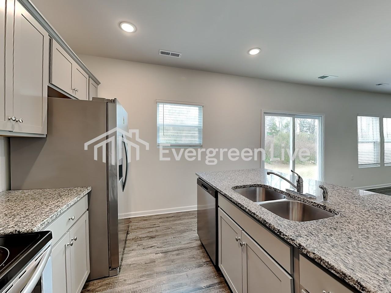 737 Pointe Andrews Dr - Photo 3 of 18
