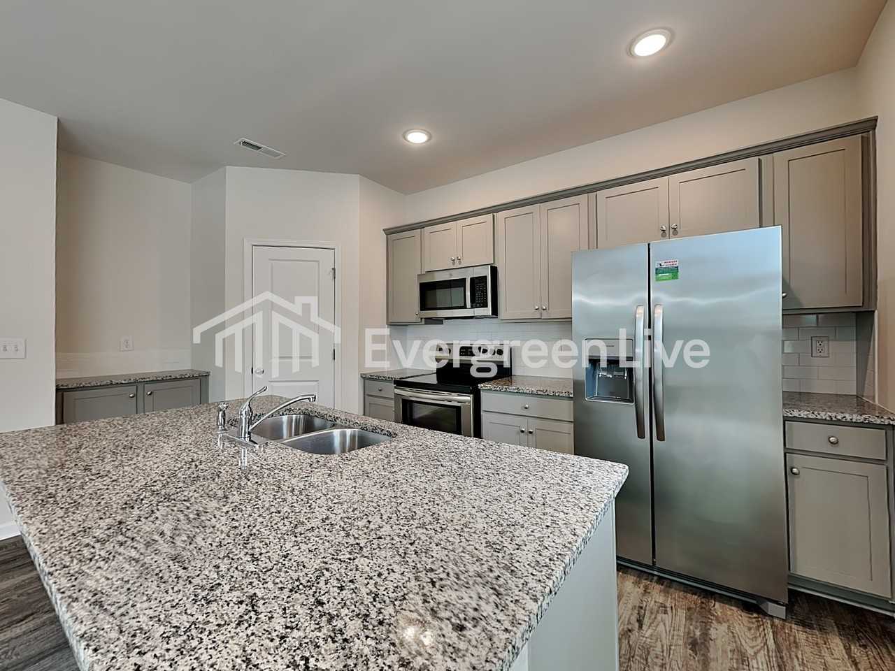 737 Pointe Andrews Dr - Photo 2 of 18
