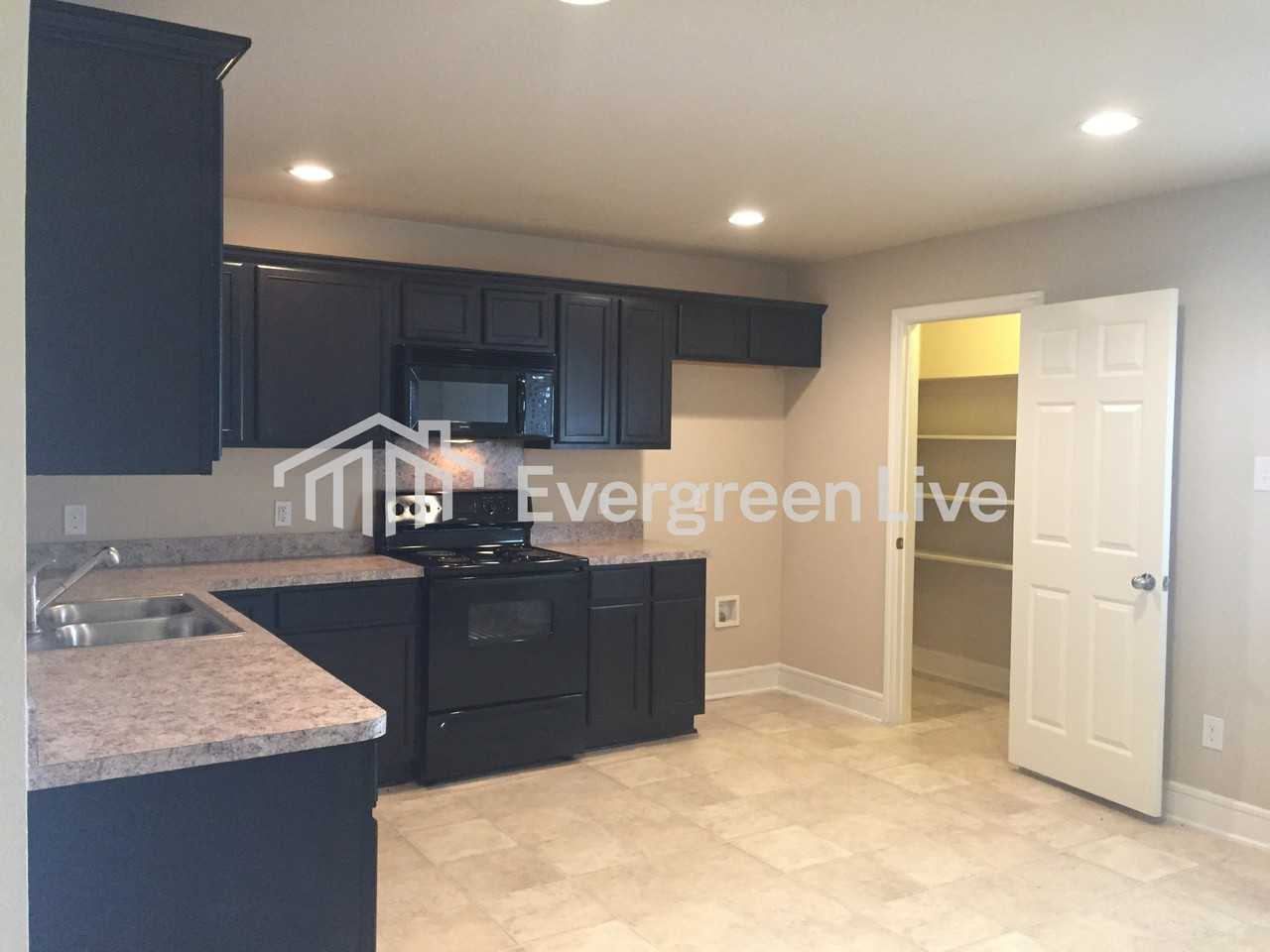 1946 Cross Oaks Dr - Photo 5 of 23