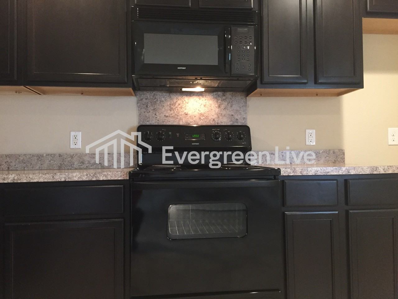 1946 Cross Oaks Dr - Photo 6 of 23
