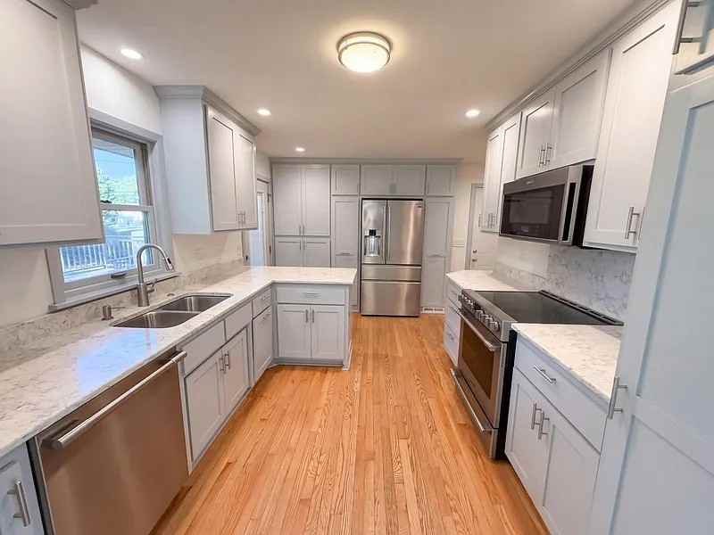 1181 Laurie Road West - Photo 4 of 9