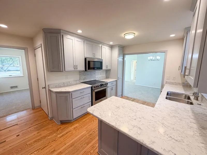 1181 Laurie Road West - Photo 3 of 9