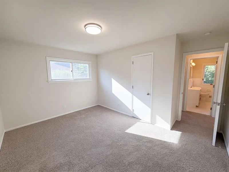 1181 Laurie Road West - Photo 5 of 9