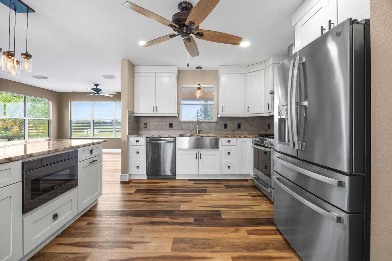 1228 Carvello Dr - Photo 3 of 38