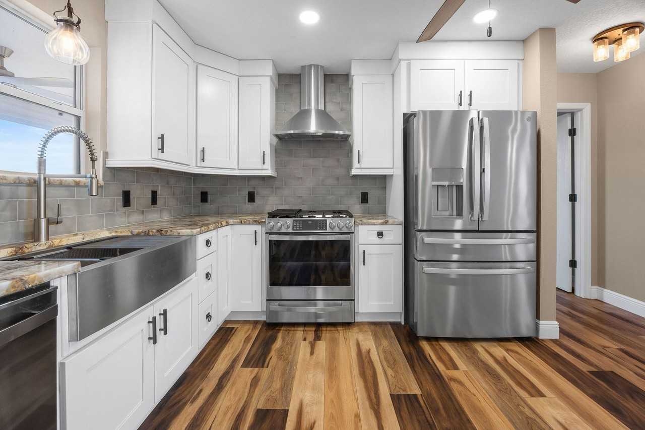 1228 Carvello Dr - Photo 4 of 38