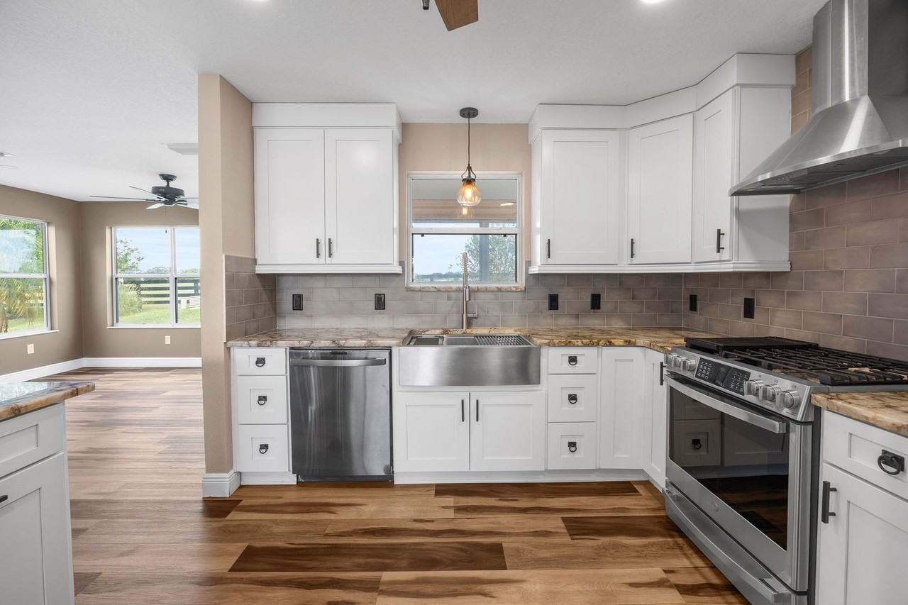1228 Carvello Dr - Photo 6 of 38