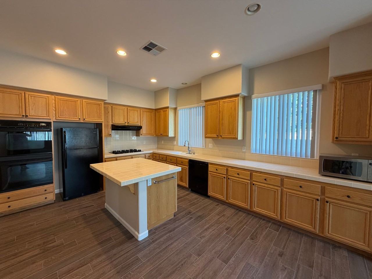 4944 Monument St - Photo 2 of 20