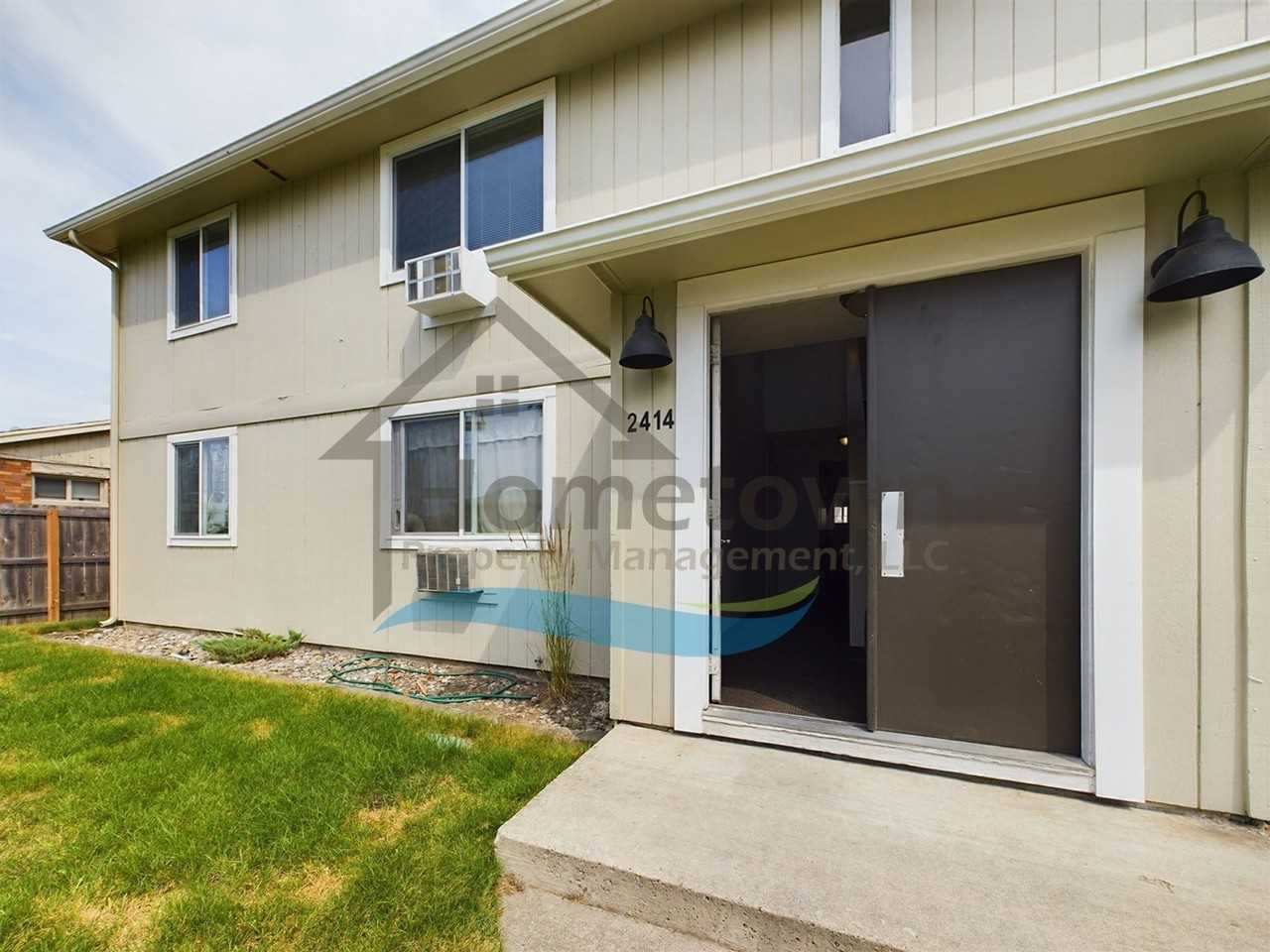 2414 N A St - Photo 4 of 32
