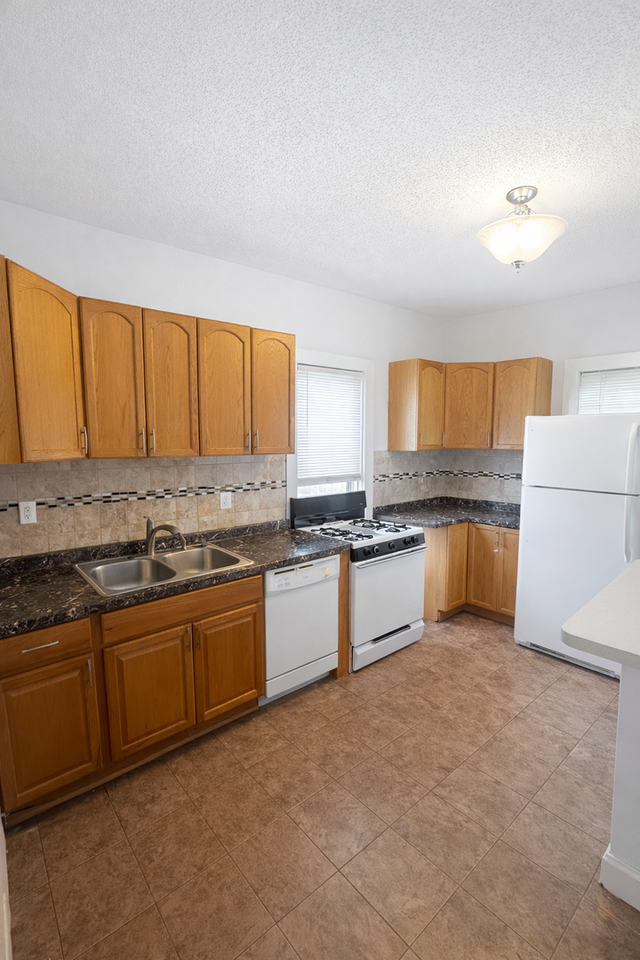 1309-7TH - Photo 2 of 16