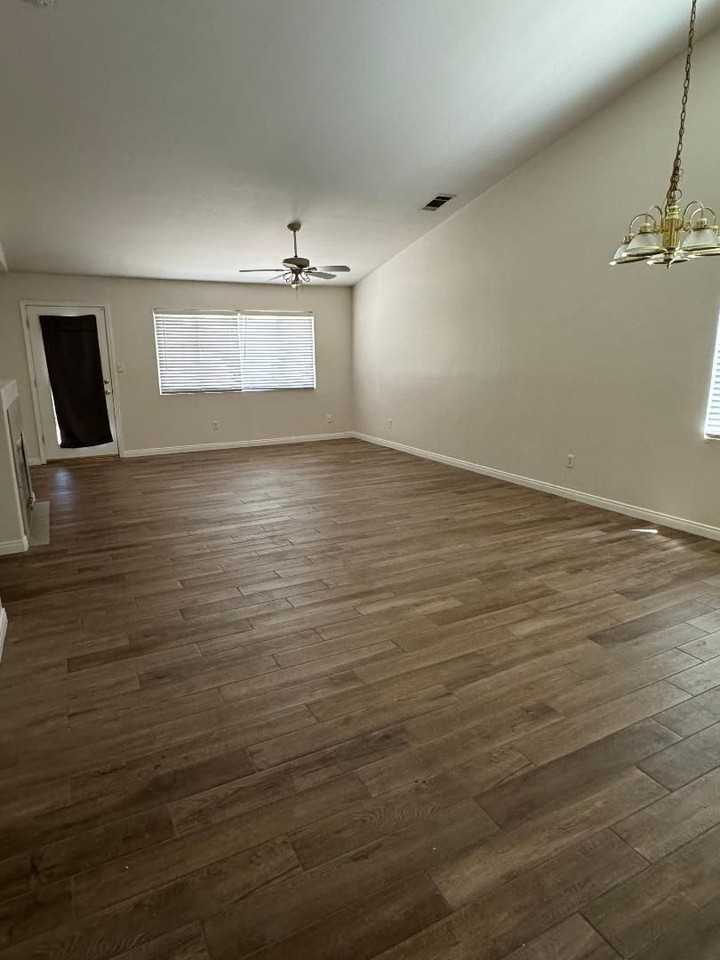 8510 Eagles Landing Dr - Photo 3 of 16