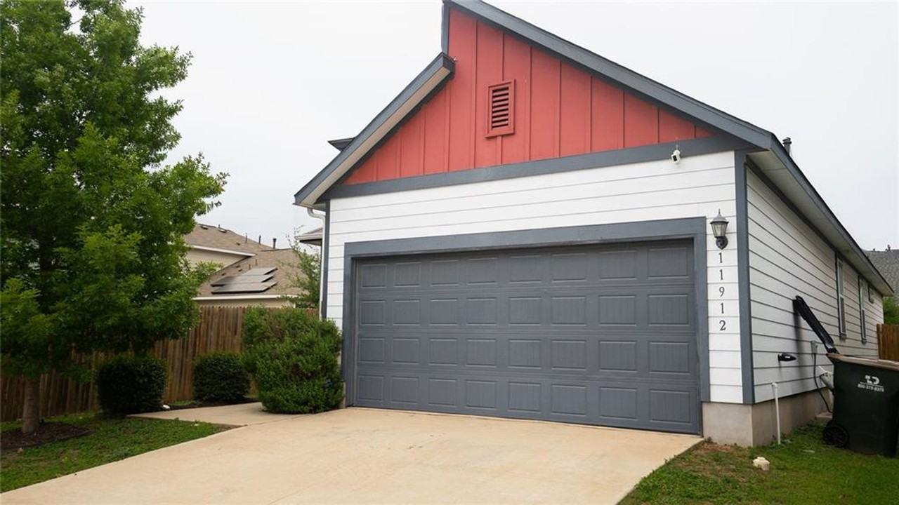 2525 Wallingwood Dr #1500 - Photo 2 of 27