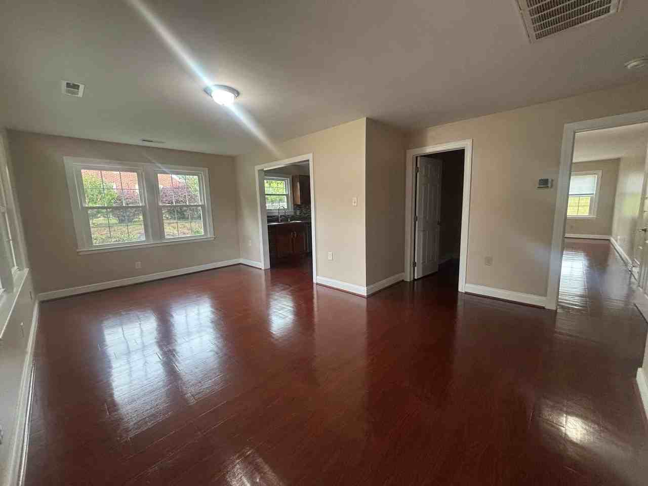 406 Walker St - Photo 3 of 13