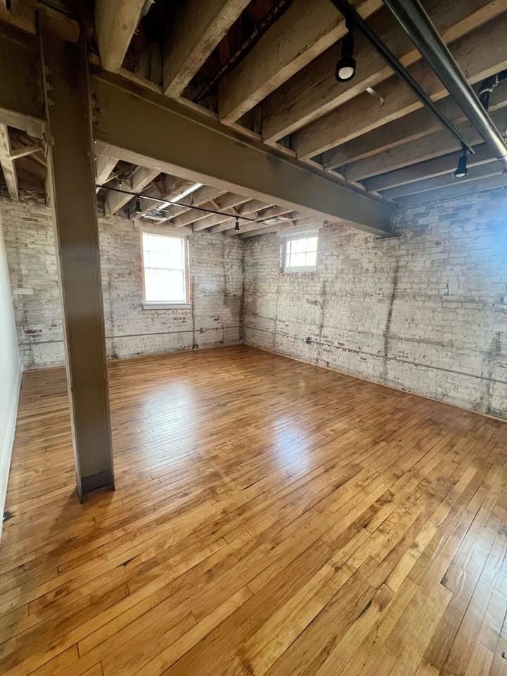 401 Princess Anne St - Photo 5 of 19