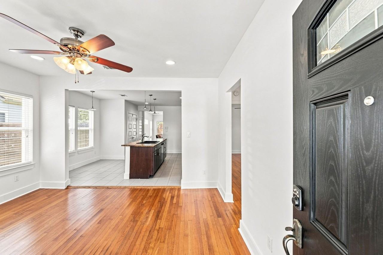 912 E 38th St - Photo 5 of 50
