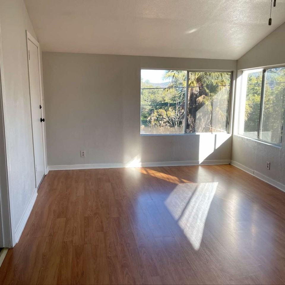 113 W Sunset St #A - Photo 2 of 20
