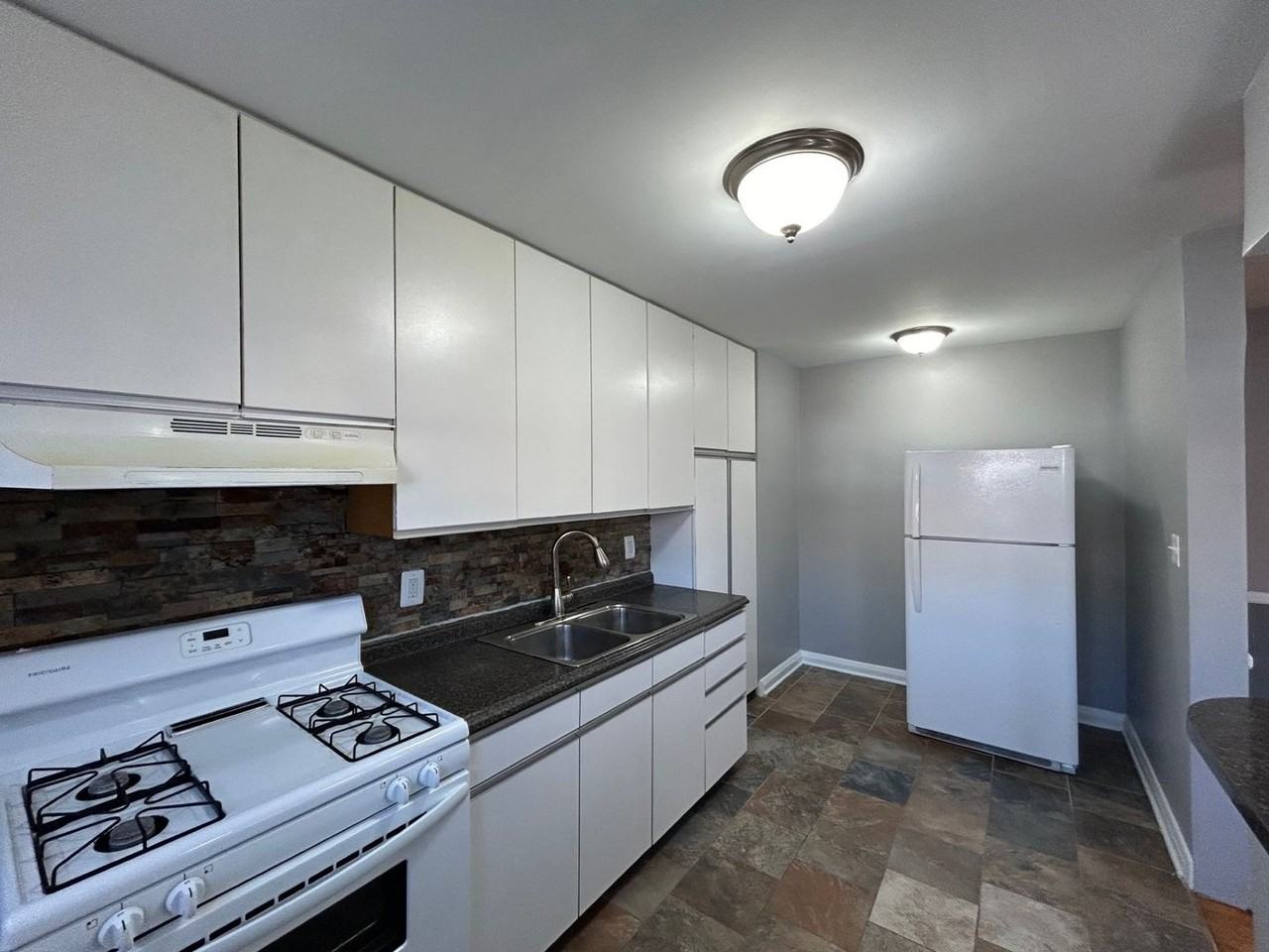5006 Lindsay Rd - Photo 2 of 11