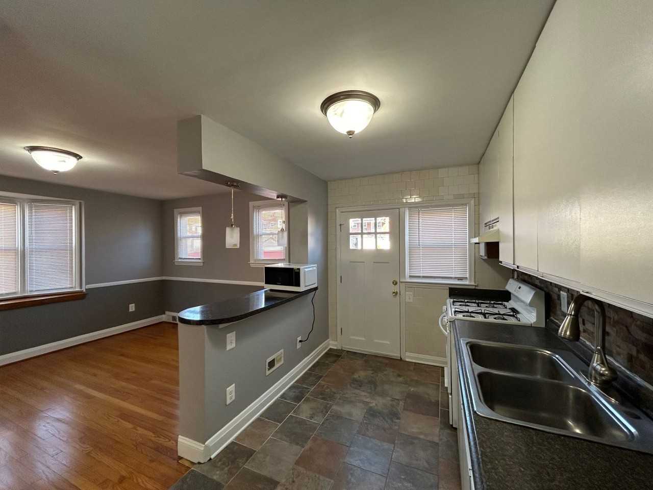 5006 Lindsay Rd - Photo 4 of 11