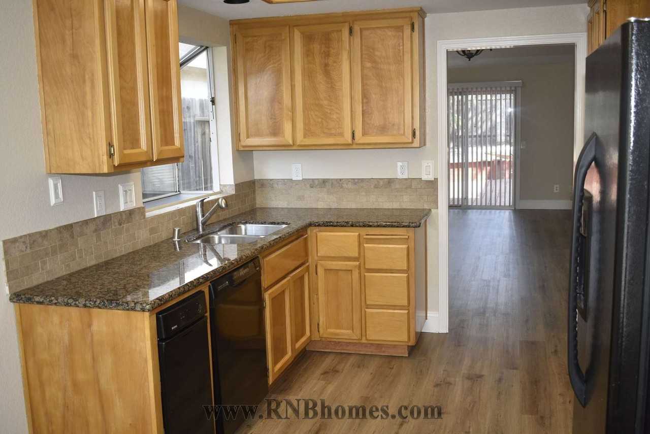 1203 Schooner Dr - Photo 4 of 12