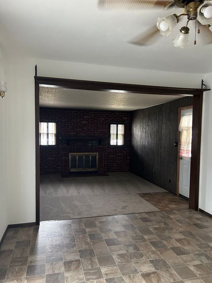 935 Fair Oaks Dr - Photo 3 of 10