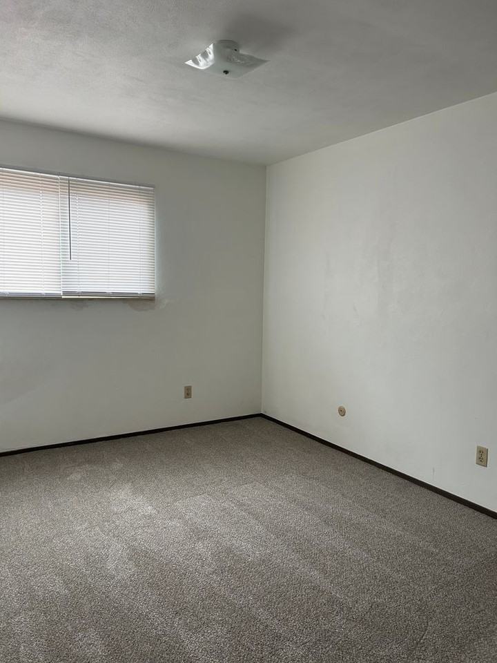 935 Fair Oaks Dr - Photo 5 of 10