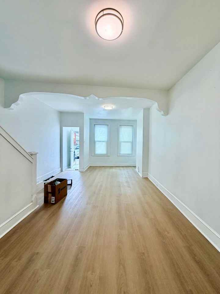 3034 Emerald St - Photo 3 of 21