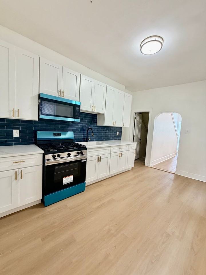 3034 Emerald St - Photo 4 of 21