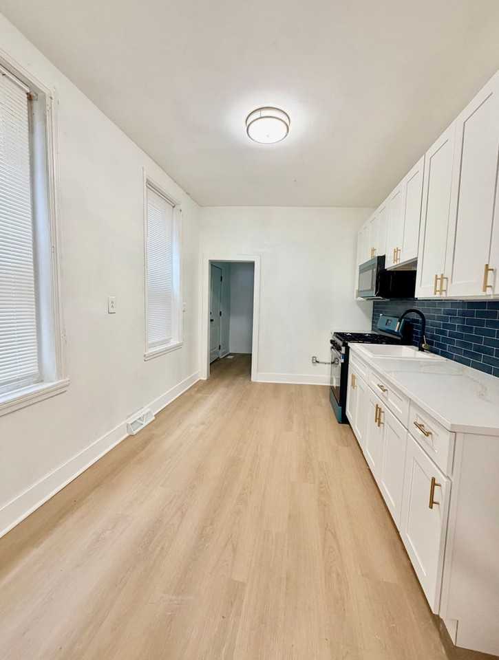 3034 Emerald St - Photo 5 of 21