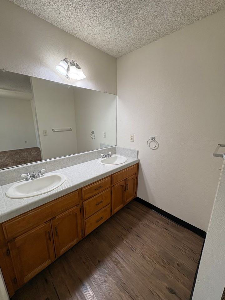 636 Ramblewood Ct - Photo 7 of 41