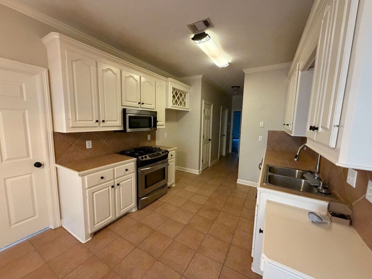 436 Madison Oaks Dr - Photo 4 of 25