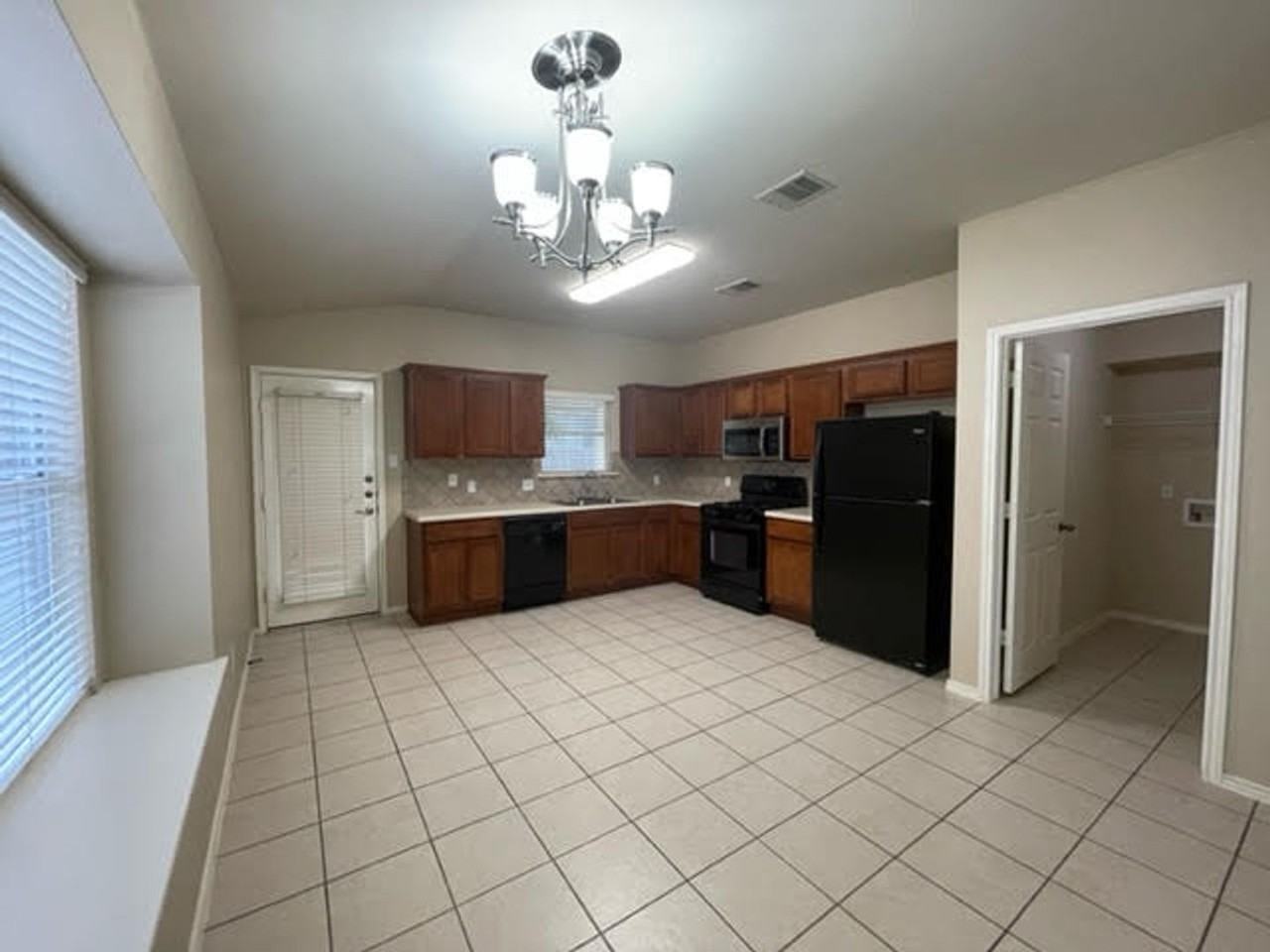 2535 Pearson Way - Photo 3 of 16