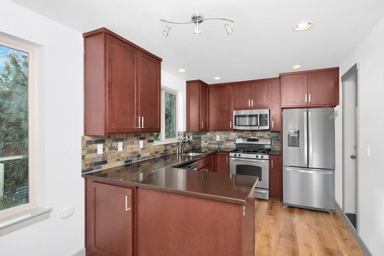 3901 Whitman Ave N - Photo 6 of 20