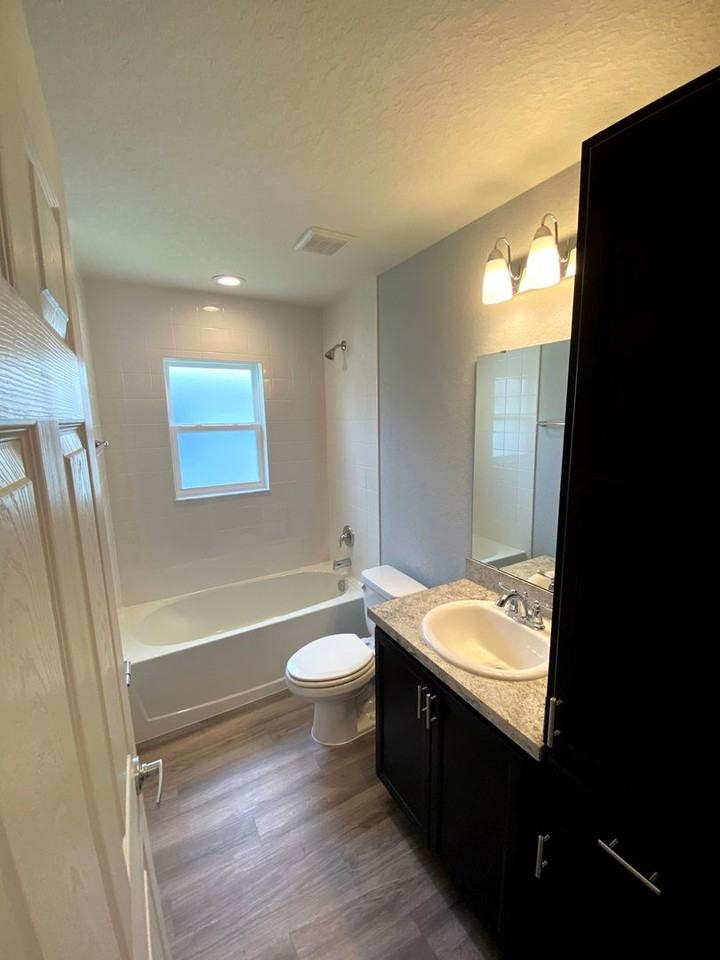 913 Pearly Ridge Ln - Photo 3 of 9