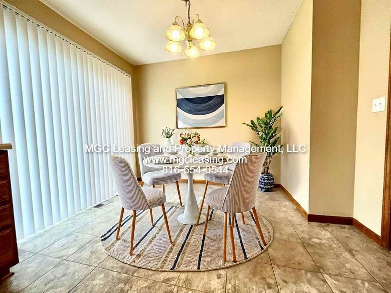 503-509 N Foxridge Dr - Photo 4 of 16