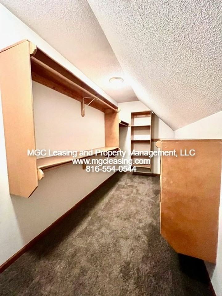 503-509 N Foxridge Dr - Photo 6 of 16
