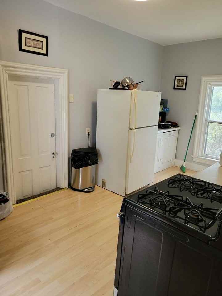 722 W Cedar St - Photo 4 of 26