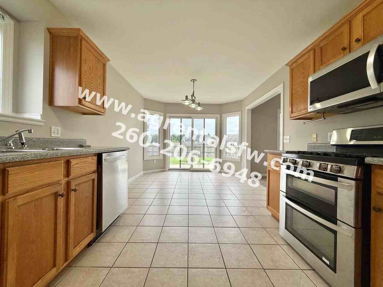 9668 Pinepark Pass - Photo 4 of 15