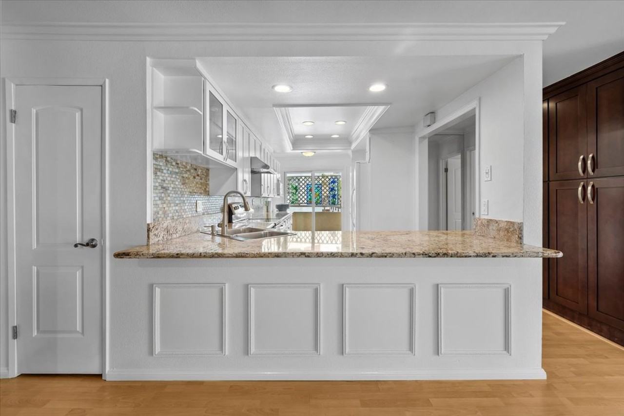 428 428 Esplanade - 201 #201 - Photo 2 of 25