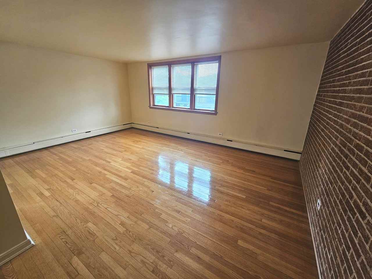 2725 Central St - Photo 2 of 9