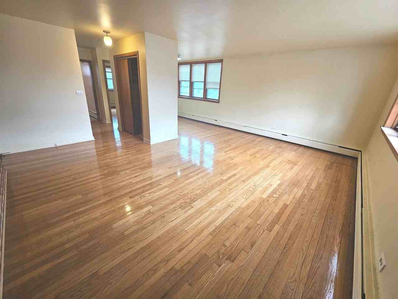 2725 Central St - Photo 3 of 9