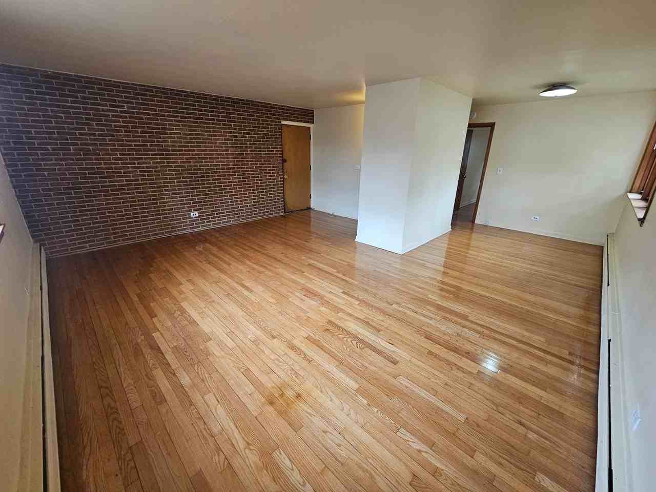 2725 Central St - Photo 4 of 9