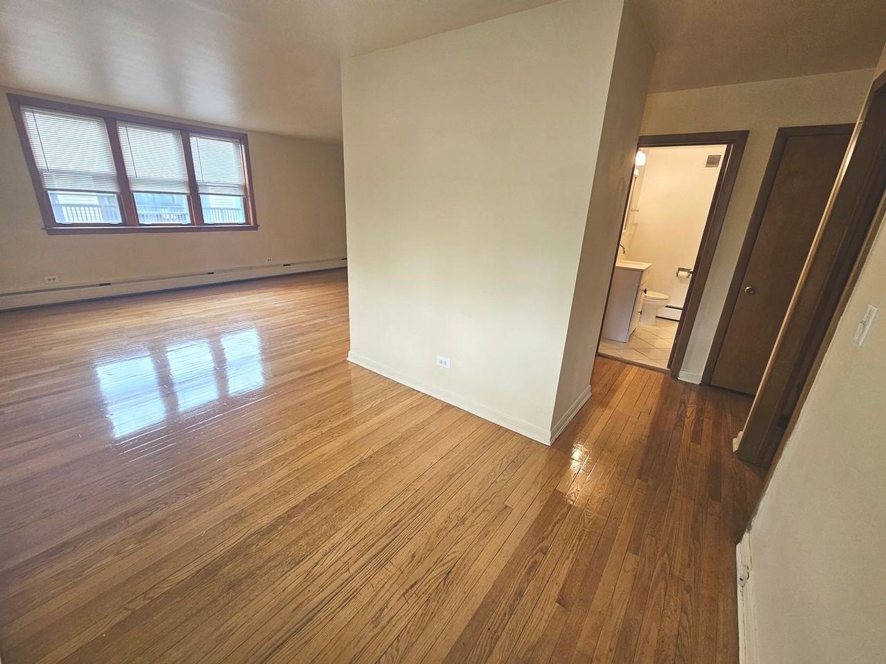 2725 Central St - Photo 5 of 9