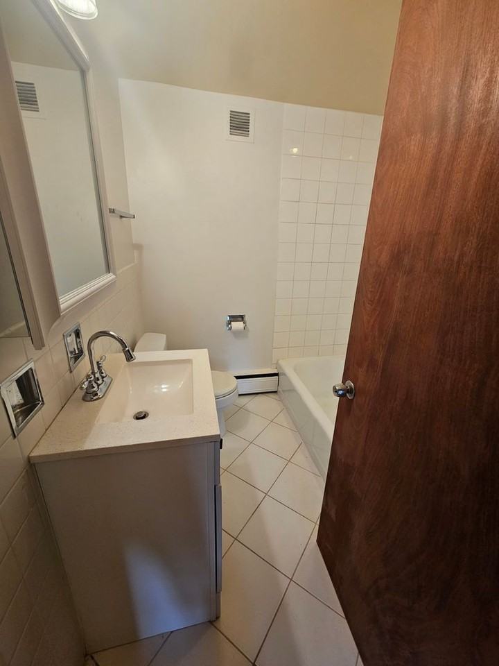 2725 Central St - Photo 6 of 9